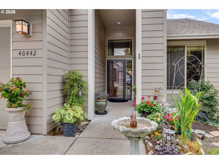 Property Photo:  40442 Therese St  OR 97055 