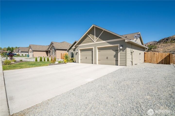 Property Photo:  1041  Sunny Brooke Lane  WA 98816 