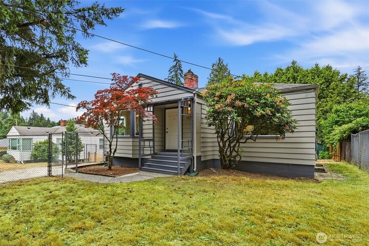 Property Photo:  10713  15th Avenue NE  WA 98125 