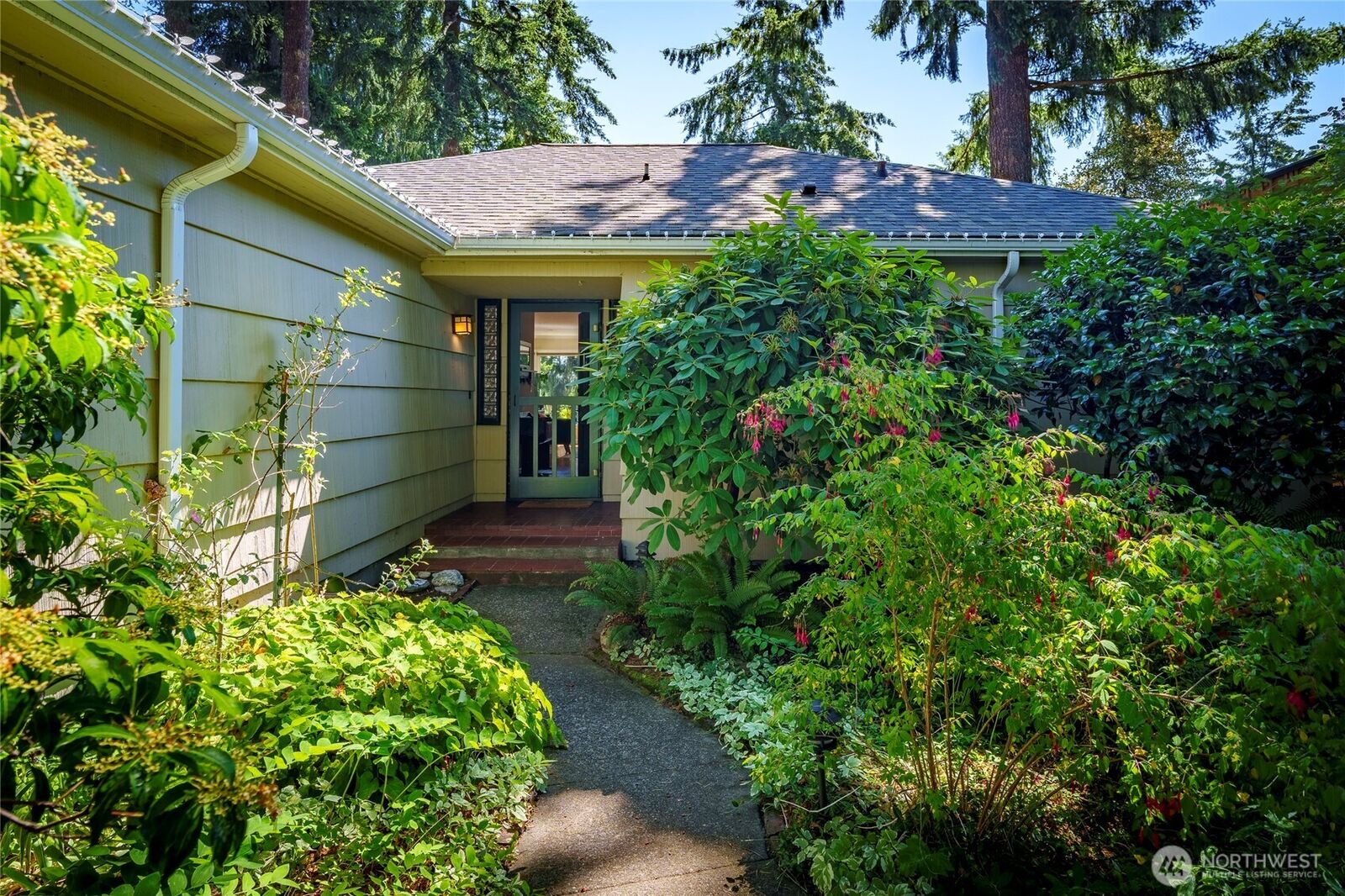 Property Photo: 6626 57th Avenue NE WA 98115