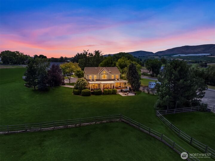 Property Photo: 1401 Emerson Road WA 98926