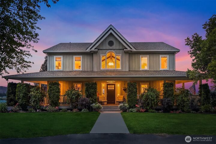 Property Photo:  1401  Emerson Road  WA 98926 