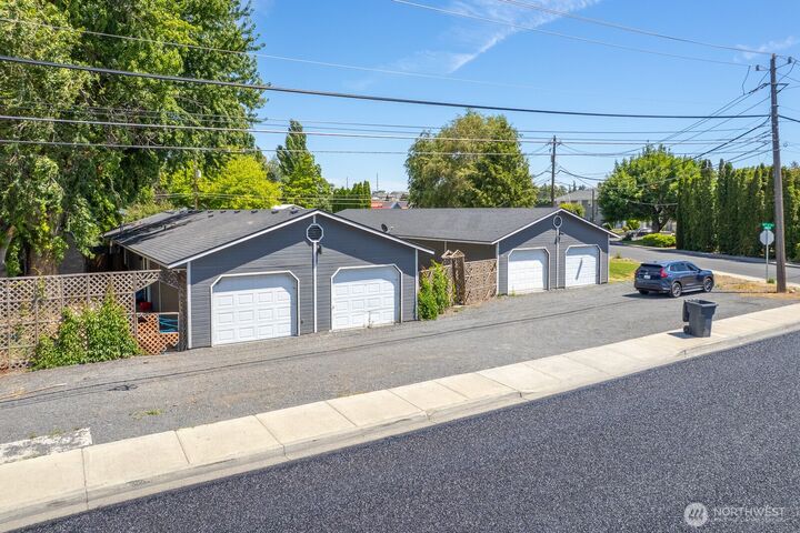 Property Photo: 716 Frey Road NW WA 98823