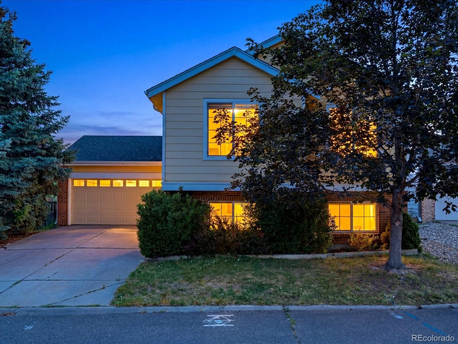 Property Photo:  951 Conifer Court  CO 80126 
