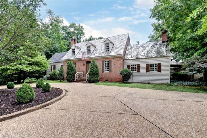 Property Photo:  120 Horseshoe Lndg  VA 23185 