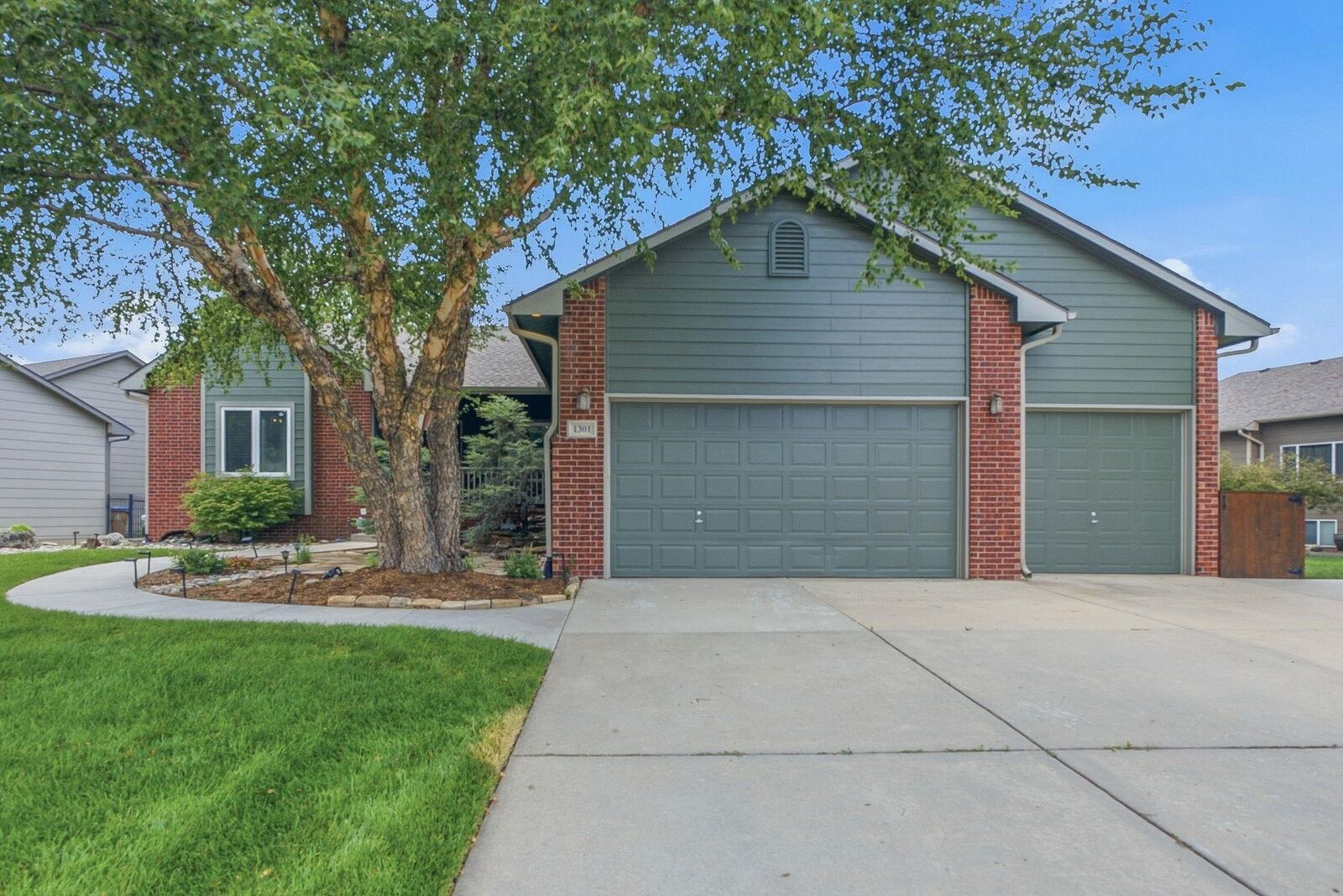 Property Photo: 1301 E Rushwood Dr KS 67037-3461