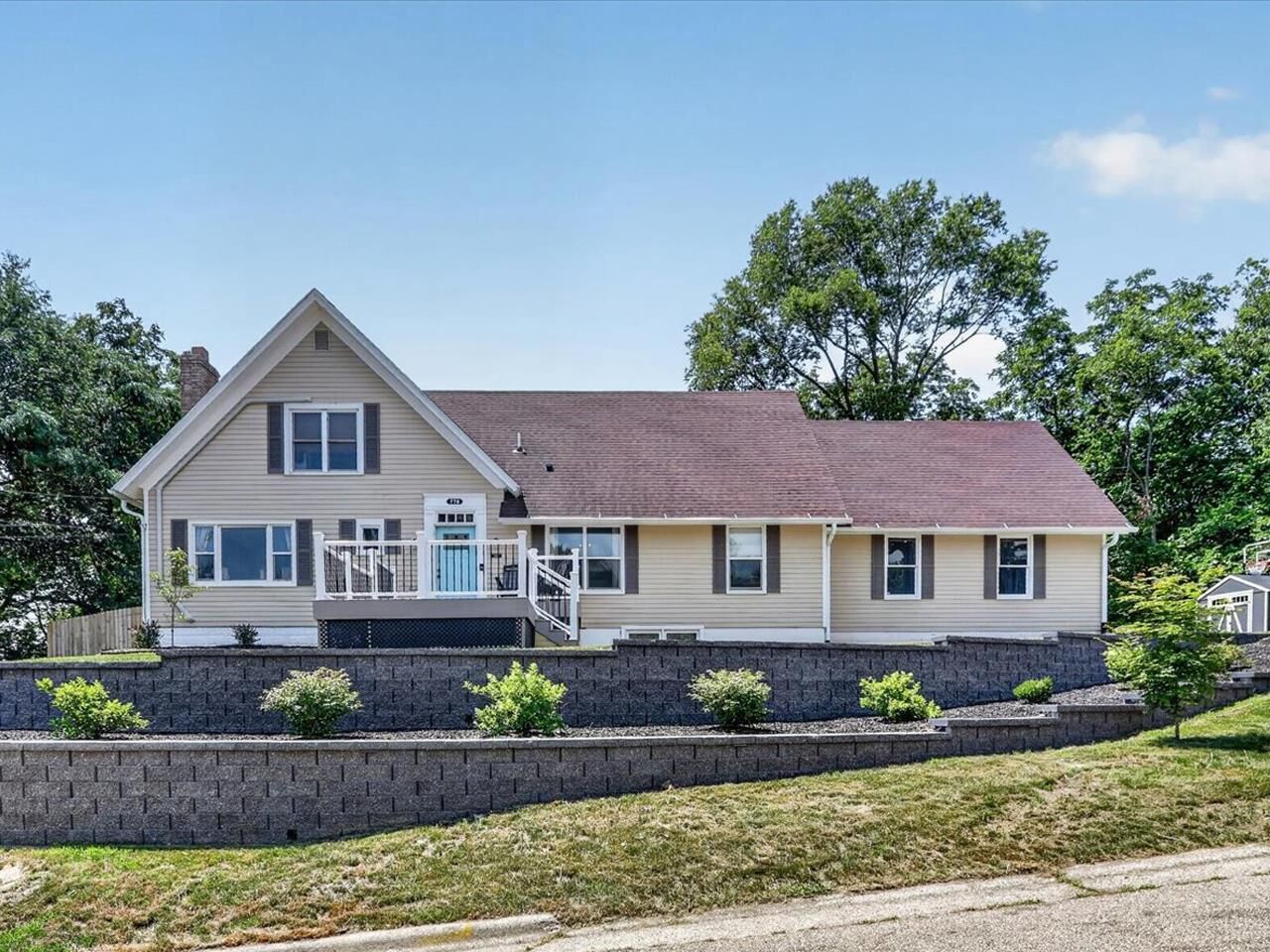 Property Photo:  778 S Garfield Avenue  WI 53545 