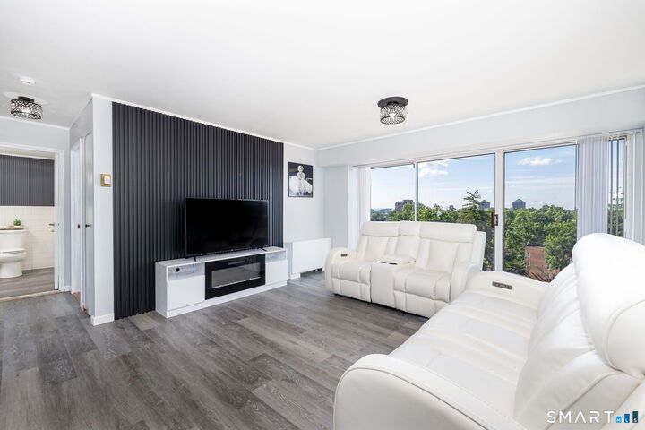 Property Photo:  30 Woodland Street 9L  CT 06105 