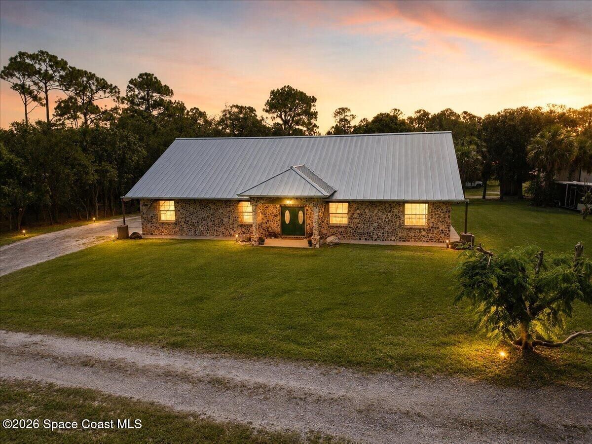 Property Photo:  4207 Fortuna Avenue  FL 32950 