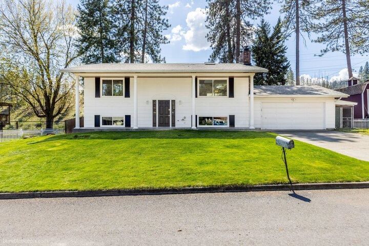 Property Photo:  817 W Falcon Ave  WA 99218 