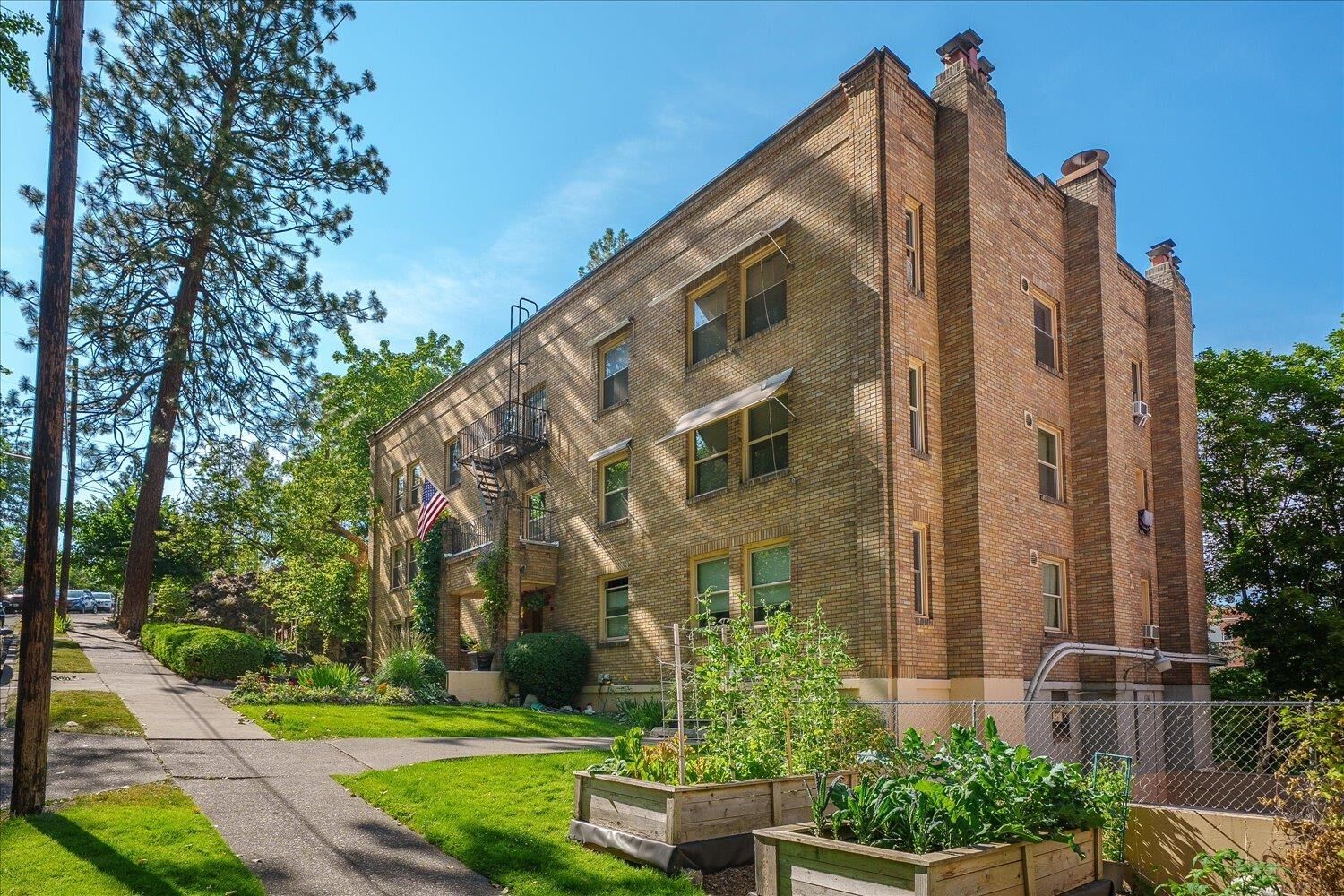 Property Photo: 726 W 6th Ave 305 WA 99204