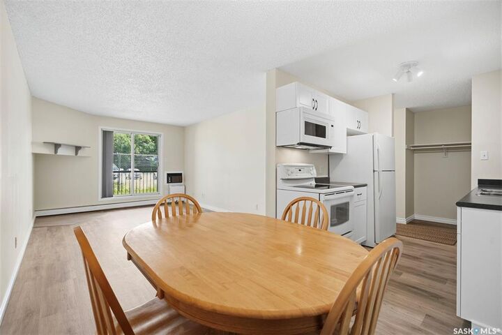 Property Photo: 4040 8th Street E 105A SK S7H 5L4