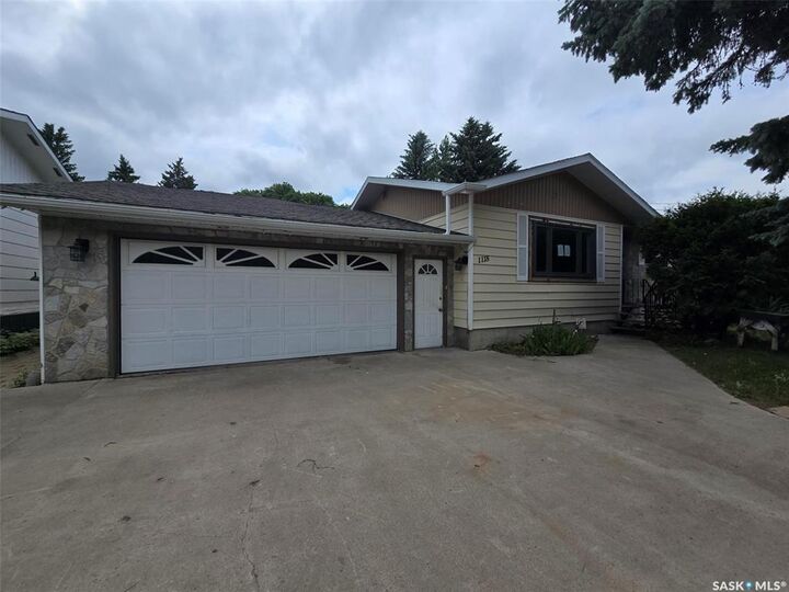 Property Photo: 1118 Bell Street SK S0G 2K0