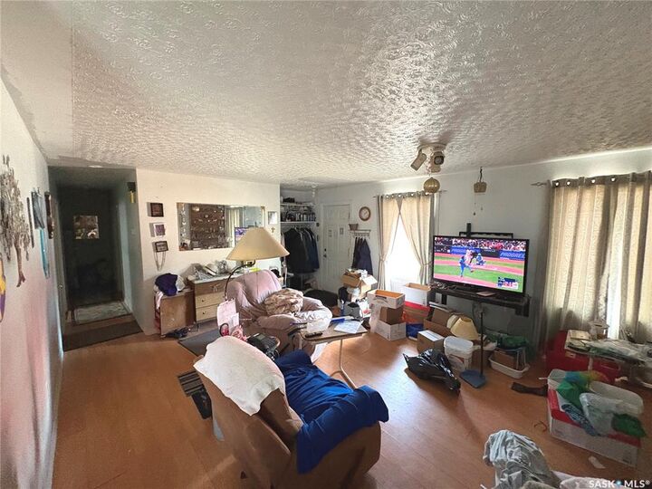 Property Photo:  398 Broadway Street E  SK S0G 1S0 
