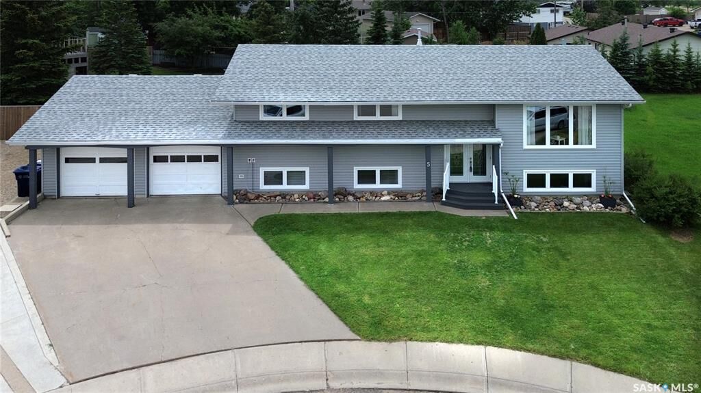 Property Photo: 5 Shaw Place SK S0H 0B0