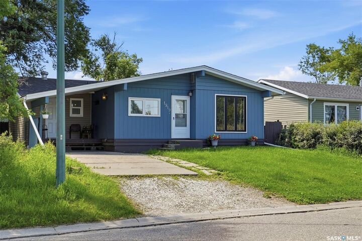 Property Photo:  1919 14th Street W  SK S6V 3P3 