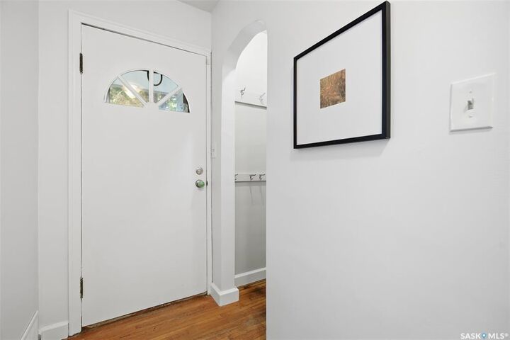 Photo de la propriété:  1318 B Avenue N  SK S7L 1G5 