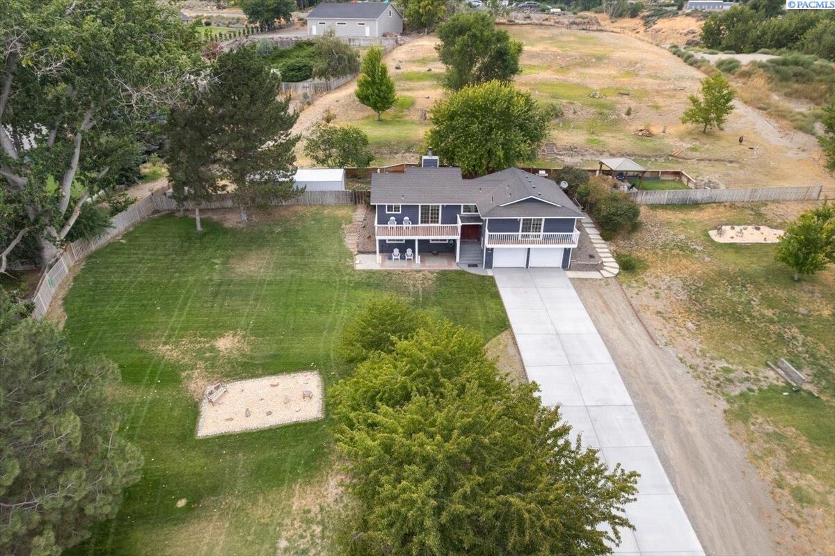 Property Photo:  3026 Escolar Rd  WA 99338 