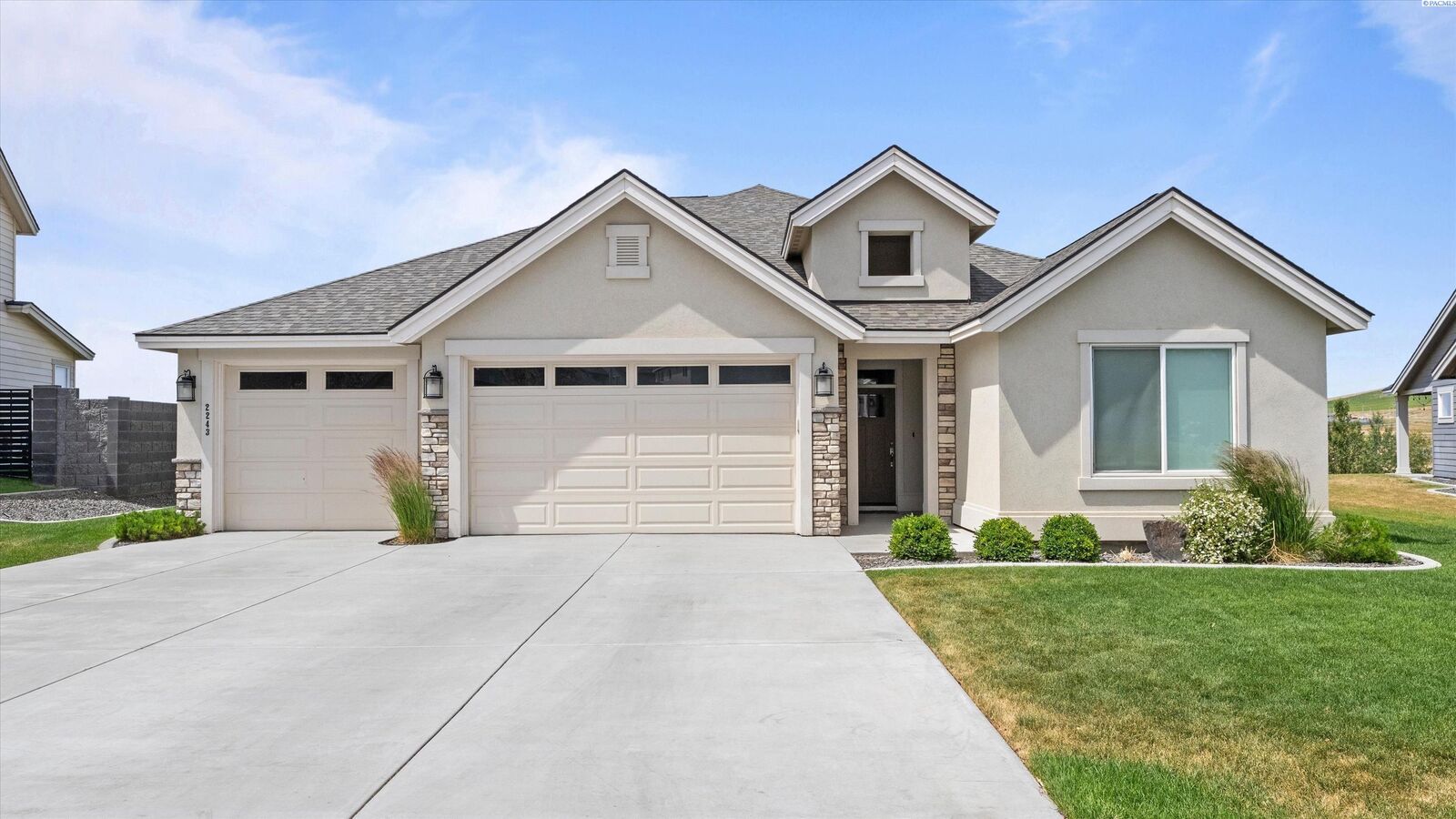 Property Photo:  2243 Legacy Lane  WA 99352 