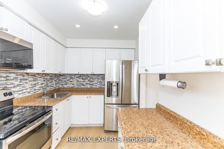 Property Photo:  31 Carleton Place  ON L6T 3Z4 