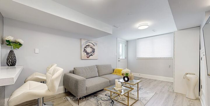 Property Photo:  29 Manadon Drive Lower  ON M2M 1W8 