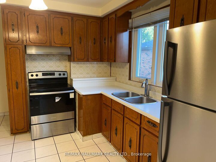 Property Photo:  9 Macleod Street  ON M6L 2M7 