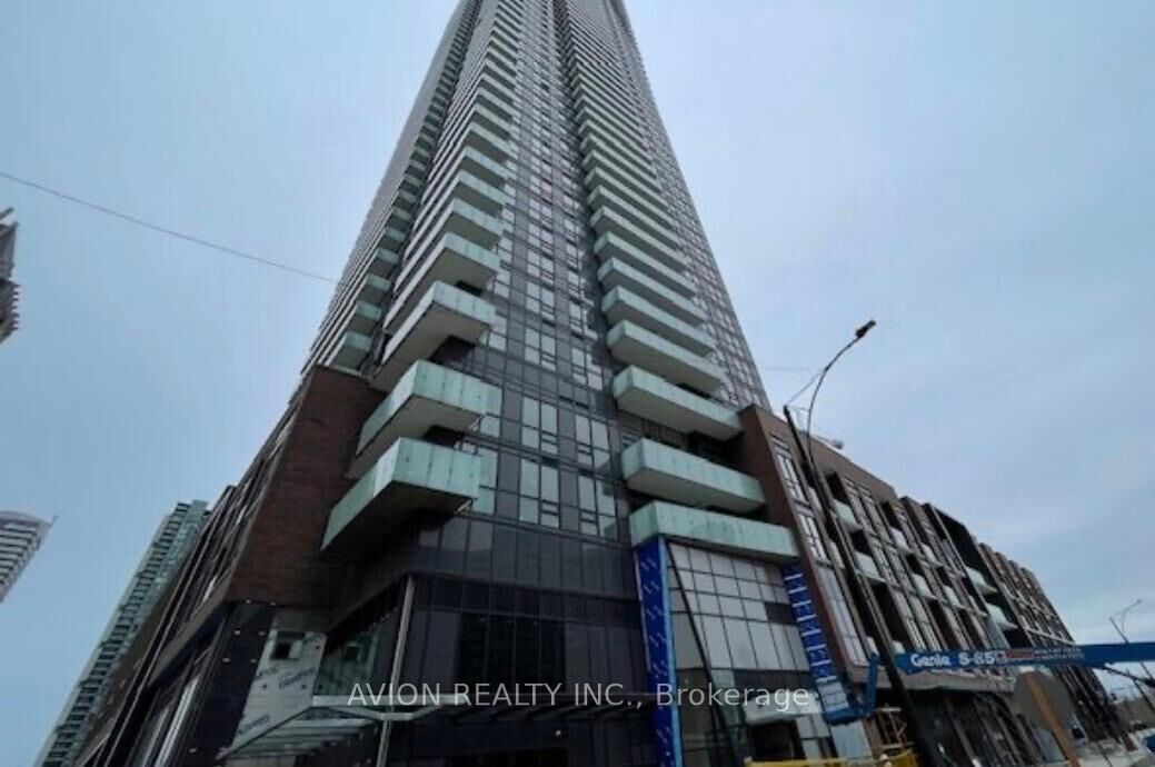 Property Photo: 430 Square One Drive 1805 ON L5B 0L6