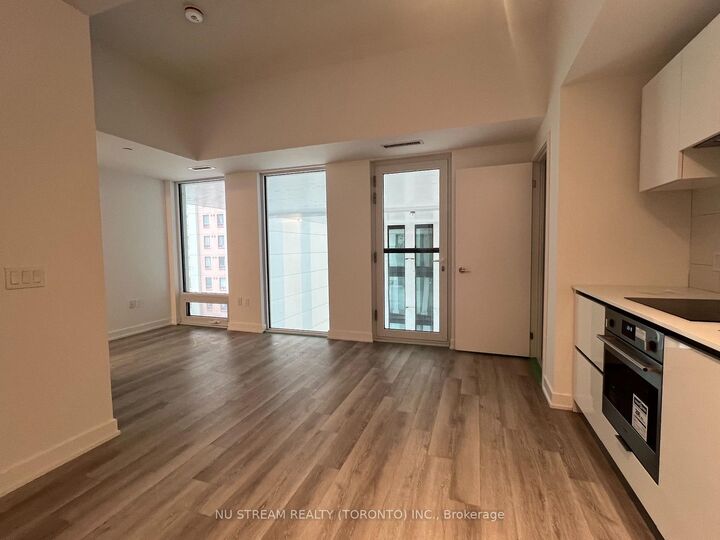 Property Photo: 121 St. Patrick Street 616 ON M5T 0B8