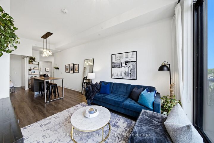 Property Photo:  2118 Bloor Street W 709  ON M6S 0A6 
