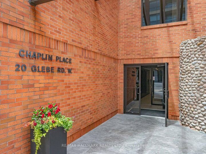 Property Photo: 20 Glebe Road W Ph15 ON M5P 1C9