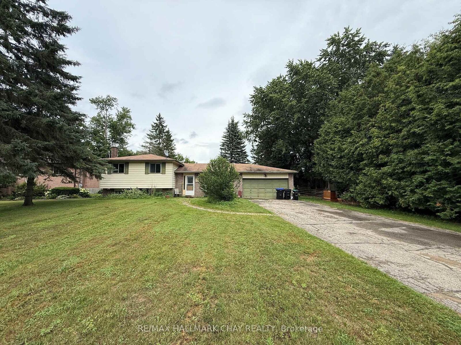 Property Photo:  23 Pine Park Boulevard  ON L0M 1J0 