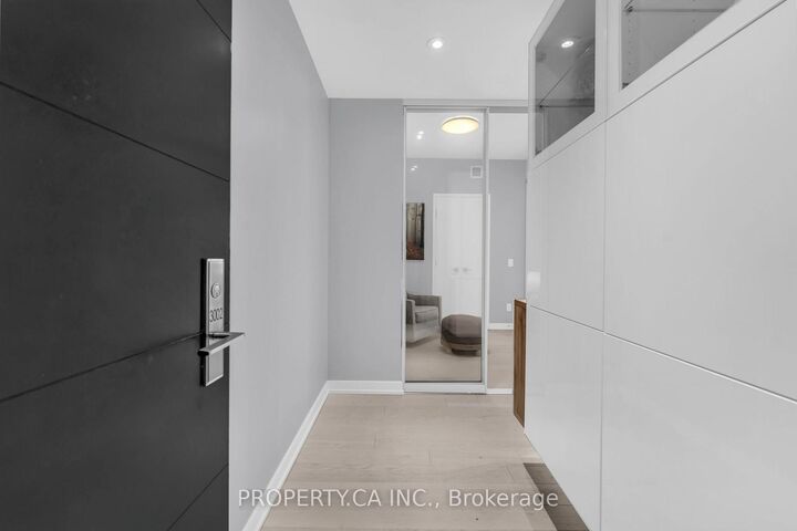 Property Photo: 488 University Avenue 3002 ON M5G 0C1