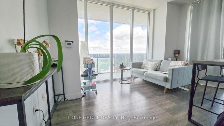 Property Photo:  8 Eglinton Avenue E 4208  ON M4P 0C1 
