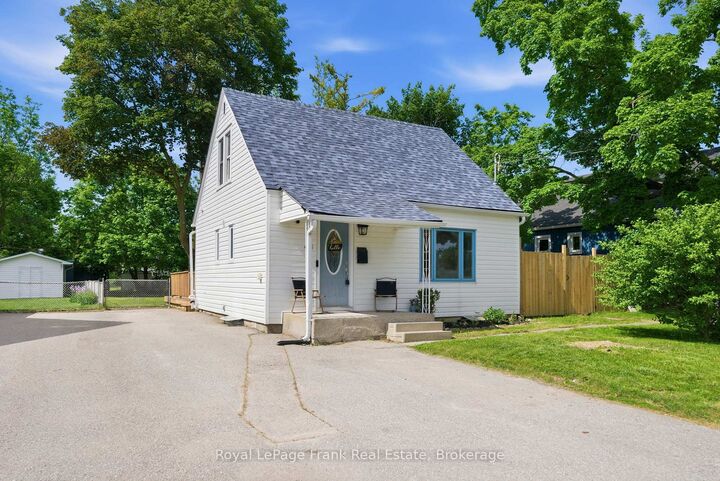 Property Photo:  46 Durham Street E  ON K9V 1X1 