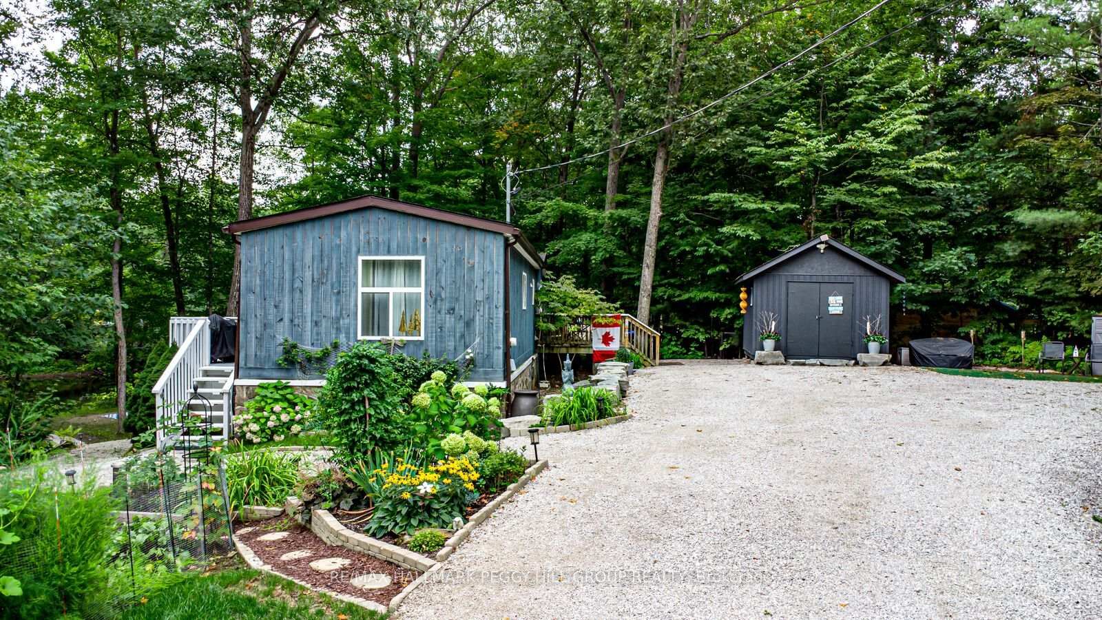 Property Photo: 7498 Island Crescent ON L0K 2B0