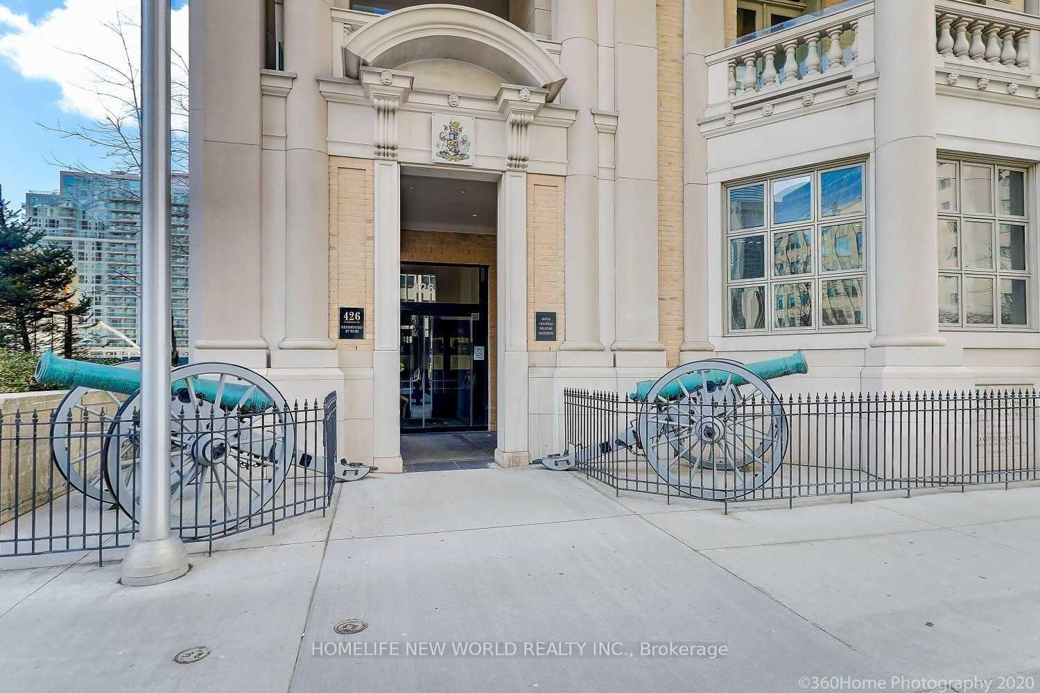 Property Photo:  426 University Avenue 1606  ON M5G 1S9 