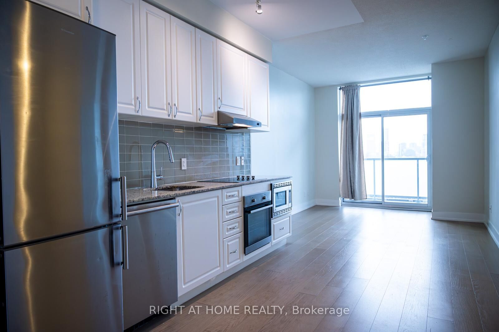 Property Photo:  7 Kenaston Gardens 616  ON M2K 0E9 