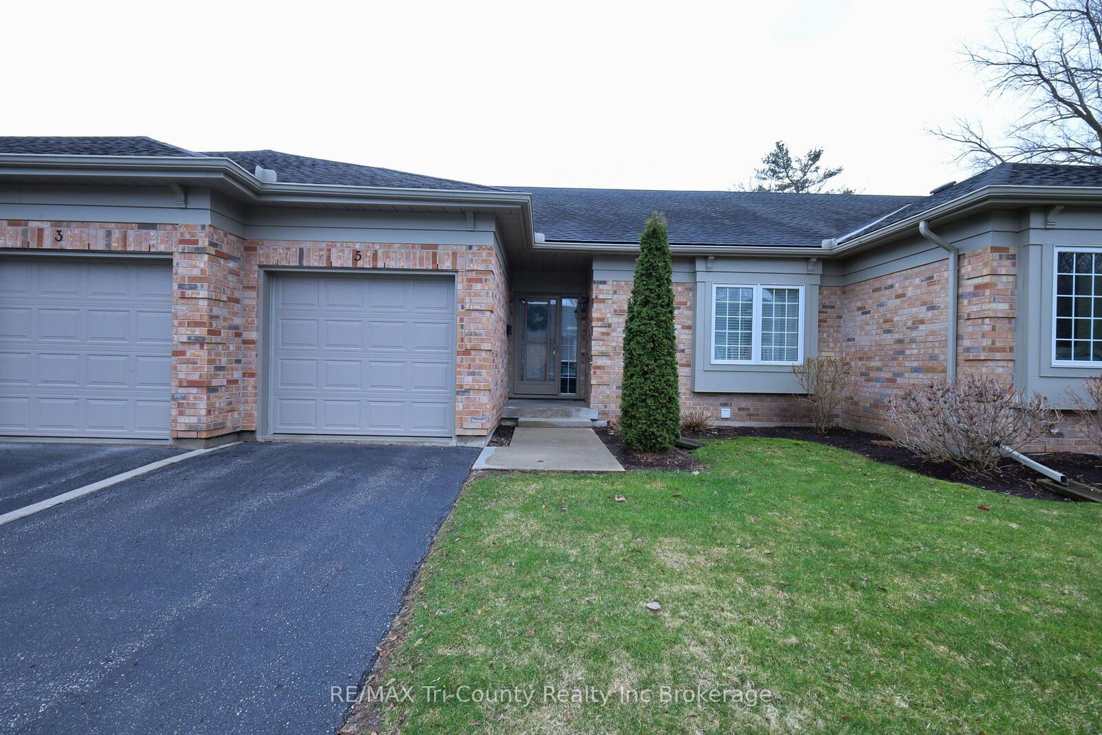 Property Photo: 87 King Street W Unit 5 ON N4G 5V1