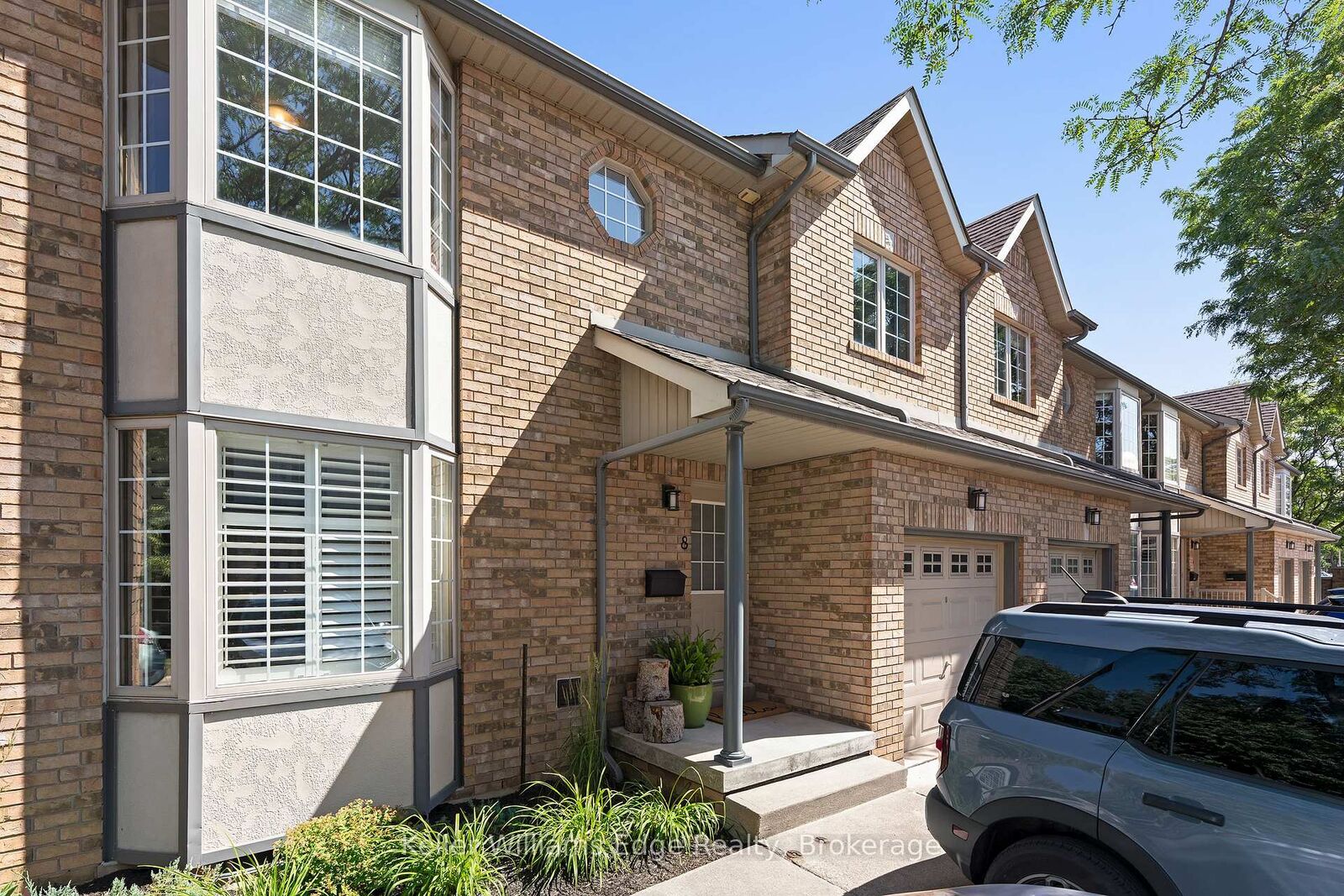 Property Photo: 705 Cumberland Avenue 8 ON L7N 3W4