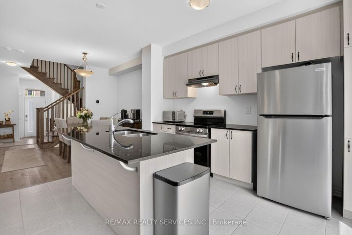 Property Photo:  1702 Dance Court W  ON L9E 2A3 