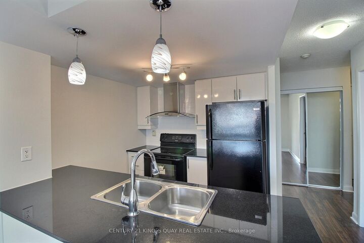 Property Photo: 25 Town Centre Court 3006 ON M1P 0B4