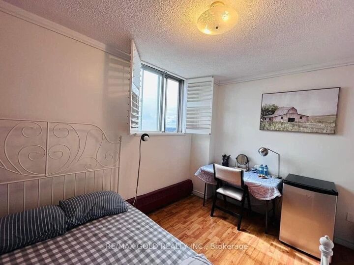 Property Photo:  50 Lotherton Pathway 815  ON M6B 2G8 