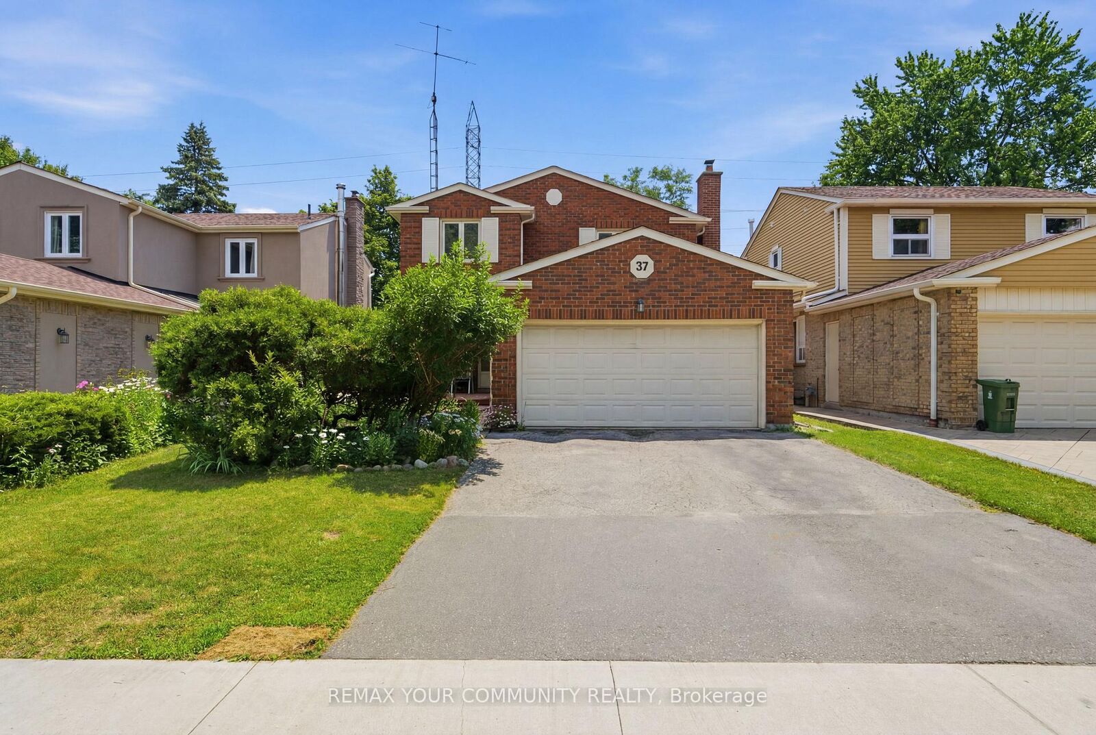 Property Photo:  37 Longbow Square  ON M1W 2W6 