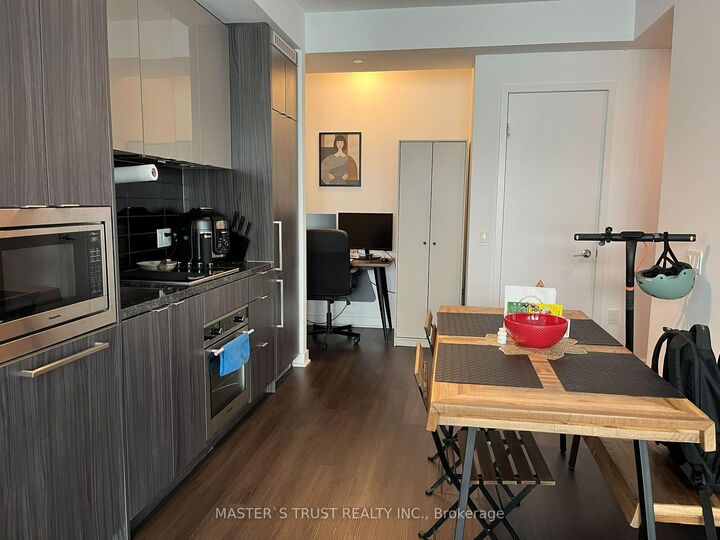 Property Photo: 125 Blue Jays Way 1006 ON M5V 0N5