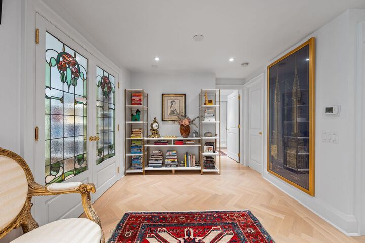 Property Photo: 225 Davenport Road 401 ON M5R 3R2