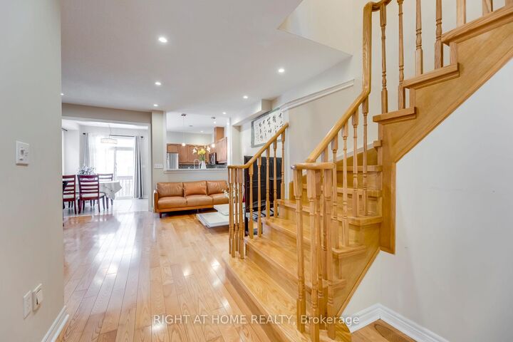 Property Photo: 3402 Fountain Park Avenue ON L5M 7E3