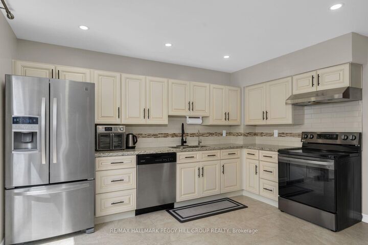 Property Photo:  35 Victorway Drive  ON L4N 9L3 