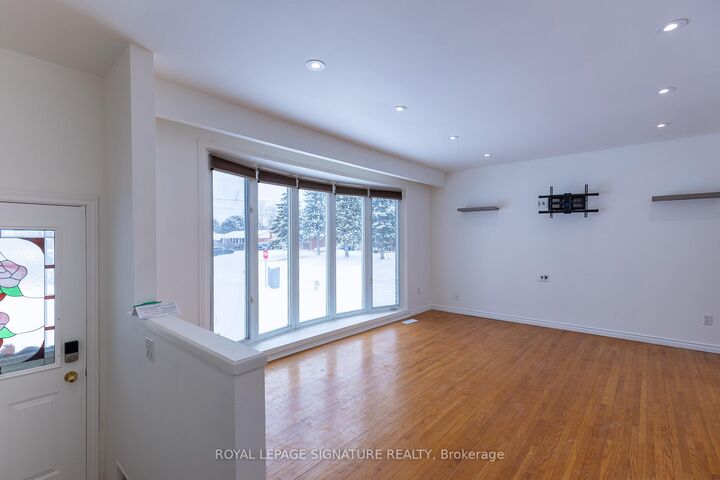Property Photo: 1 Eldrid Court Main ON L3M 1Z1