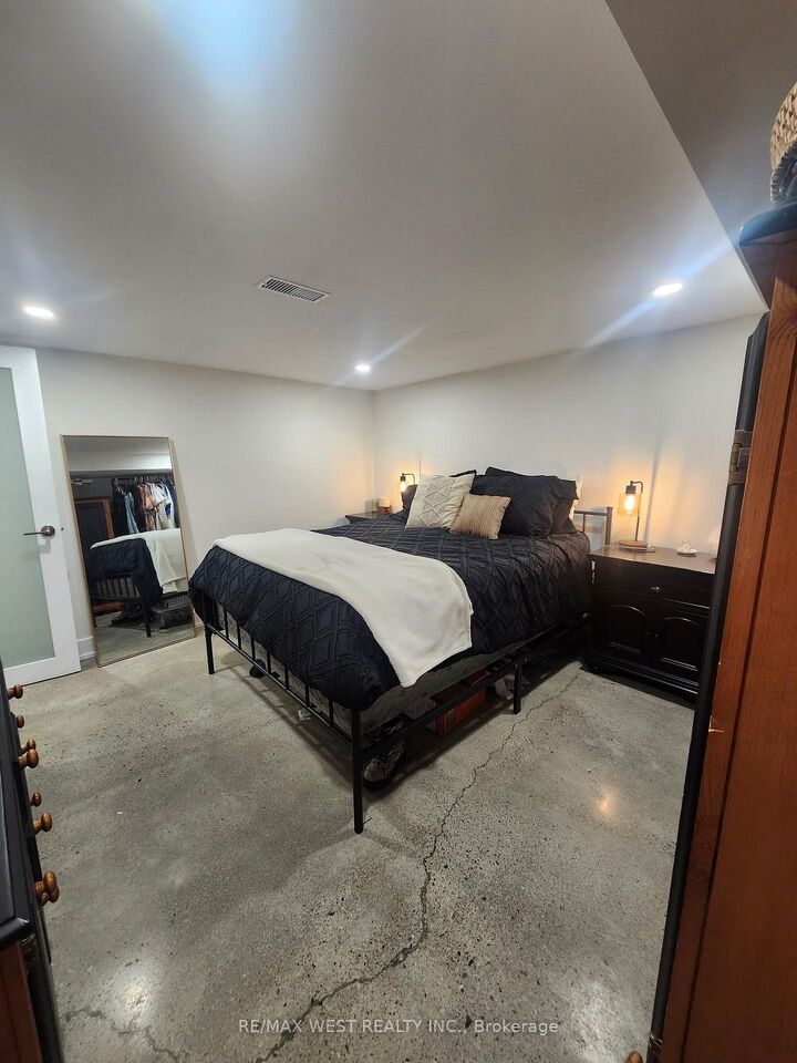 Property Photo: 967 Dovercourt Road Basement ON M6H 2X6