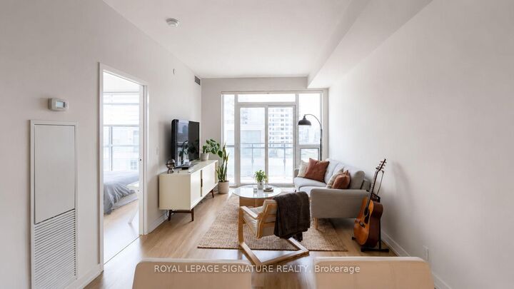 Property Photo:  89 Dunfield Avenue 1708  ON M4S 0A4 